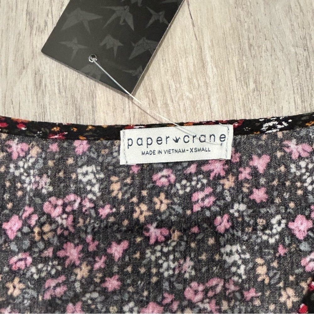 NWT Paper Crane Long Sleeve V Neck Smocked Peasant Top Black Floral Size XS - Picture 3 of 6